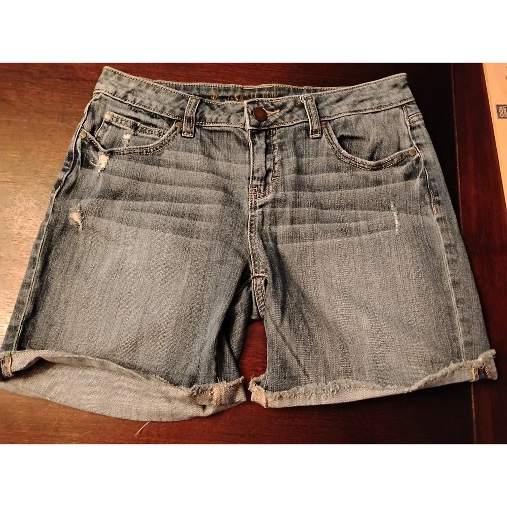 Jennifer Lopez Womens Distressed Denim Jean Shorts Medium Wash Size 6